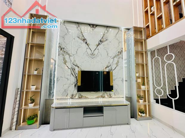 GẤP BÁN NHÀ MỚI 4X17, DTSD: gần 212m2  tại TX33, P.Thạnh Xuân, Quận 12, TP.HCM, 6 - 2