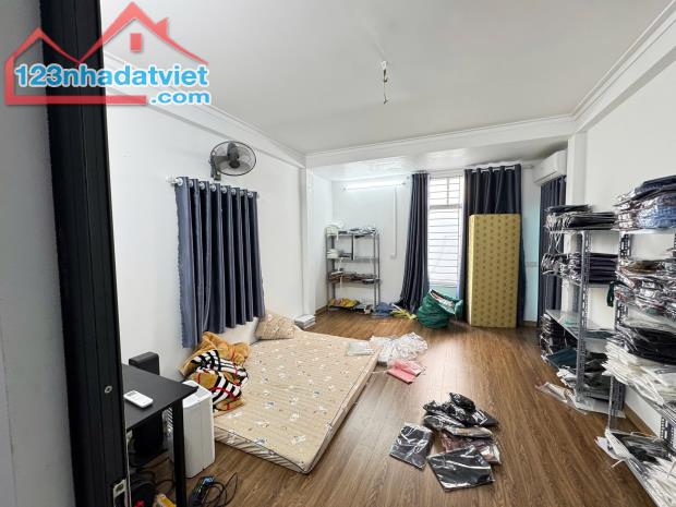 Bán Nhà Mặt Phố Dương Văn Bé 61m2, 4 Tầng. Oto Tránh, Vỉa Hè 19.5 Tỷ