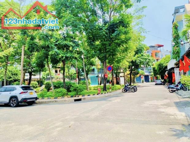 TÂN SƠN NHÌ - ĐƯỜNG 8M THÔNG - VIEW CÔNG VIÊN - 72M  - 4 TẦNG - 4PN GIÁ 9 - 3