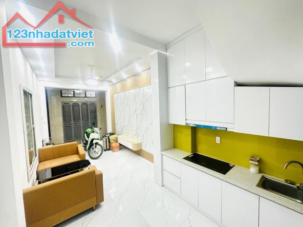 Bán nhà phố Hoàng Văn Thái 30m2 4 Tầng Nhà Đẹp Ở Ngay Giá Chỉ Nhỉnh 6 Tỷ