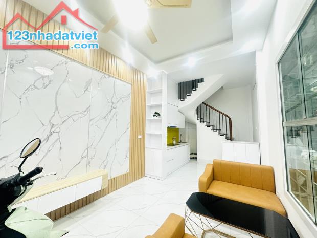 Bán nhà phố Hoàng Văn Thái 30m2 4 Tầng Nhà Đẹp Ở Ngay Giá Chỉ Nhỉnh 6 Tỷ - 1