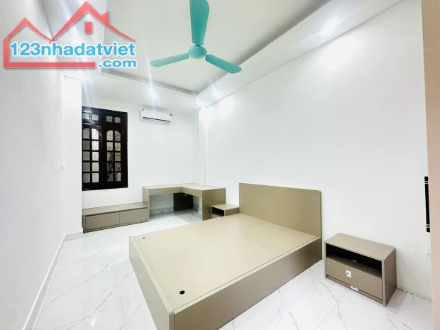 Bán nhà phố Hoàng Văn Thái 30m2 4 Tầng Nhà Đẹp Ở Ngay Giá Chỉ Nhỉnh 6 Tỷ - 2