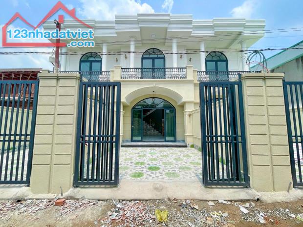 NHÀ MỚI THIẾT KẾ TÂN CỔ ĐIỂN CHỈ TỪ 700TR NGAY KCN CHANGSIN