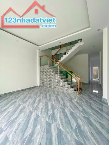 NHÀ MỚI THIẾT KẾ TÂN CỔ ĐIỂN CHỈ TỪ 700TR NGAY KCN CHANGSIN - 1