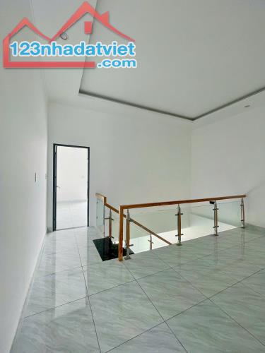 NHÀ MỚI THIẾT KẾ TÂN CỔ ĐIỂN CHỈ TỪ 700TR NGAY KCN CHANGSIN - 4