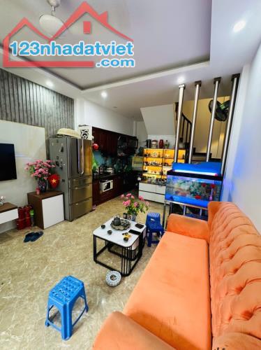 Bán nhà Trịnh Đình Cửu, Hoàng Mai. 31m2 x 6 Tầng. LÔ GÓC. Ô TÔ. 1 NHÀ RA PHỐ. Hơn 8 Tỷ. - 1