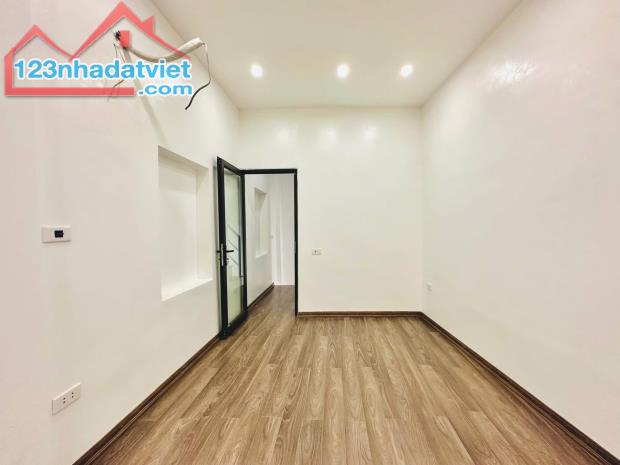Mặt Phố - Kinh Doanh - Ô Tô - Phan Phù Tiên - DĐa- Dt :17m2/5tầng*nhỉnh 8 tỷ - 2