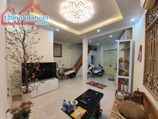 Bán nhà mặt phố Yên Lãng, quận Đống Đa, 70m2 x 5 tầng, mặt tiền 7,5m, vỉa hè to, 40 tỷ! - 2