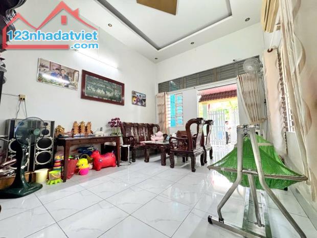 🌴Ngay khu công nghệ cao - Nhà 130mv, ngang 5m, Không QH, LG, Hẻm xe hơi. Chỉ hơn 4 đồng. - 2