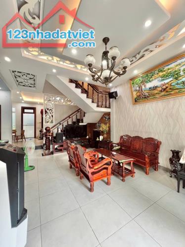 Bán nhà 3 tầng, 175m², 3PN, 4WC, Linh Đông, Thủ Đức - 16.8 tỷ - 2