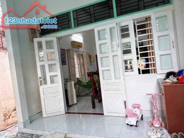 Bán nhà 130m², 2 tầng, 3PN, 2WC, Tân Phú, Thủ Đức - 4.4 tỷ - 2