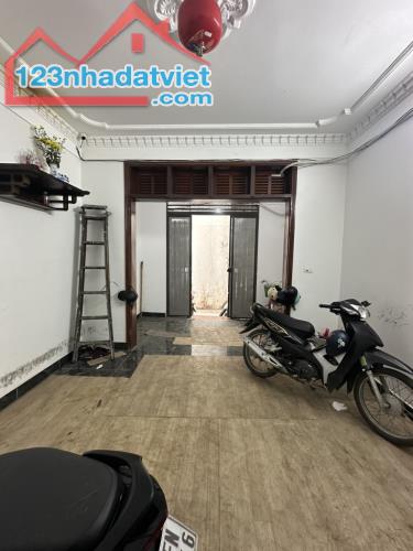 BÁN NHÀ ĐỊNH CÔNG - VỊ TRÍ ĐẸP - DÂN XÂY - NGÕ NÔNG - 6 NGỦ - DÒNG TIỀN 20 TRIỆU - 1