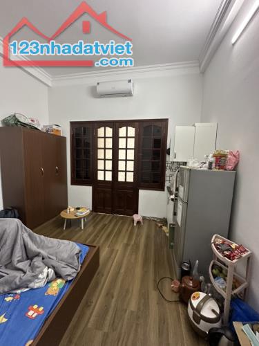 BÁN NHÀ ĐỊNH CÔNG - VỊ TRÍ ĐẸP - DÂN XÂY - NGÕ NÔNG - 6 NGỦ - DÒNG TIỀN 20 TRIỆU - 3