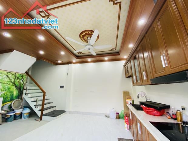 🏡 BÁN NHÀ 5 TẦNG - HOA LÂM, LONG BIÊN - 31m² - MT 7m - Giá  5,9 tỷ