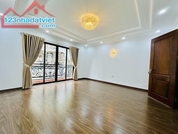 Bán nhà Khương Hạ- Thang máy- Ô tô vào nhà- 30m ra mặt phố - 50m2 - 3
