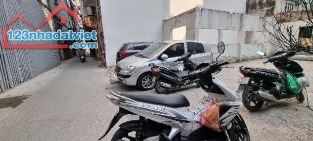 CỰC HIẾM- Bán nhà phố Vũ Tông Phan- Lô góc - Ô tô- Thang máy- Nhà mới ở ngay- 50m2