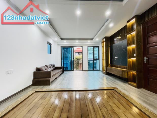 CỰC HIẾM- Bán nhà phố Vũ Tông Phan- Lô góc - Ô tô- Thang máy- Nhà mới ở ngay- 50m2 - 2
