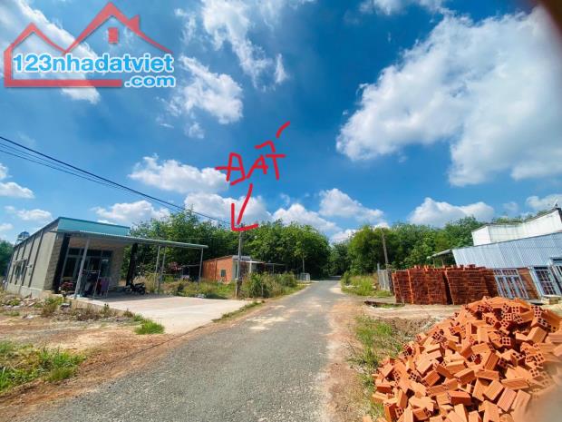 KẸT QUÁ!!! BÁN MẢNH ĐẤT NHÀ GÓC 2 MẶT TIỀN 1675M2 NGAY CHỢ MINH LẬP CHƠN THÀNH ĐÚNG 190TR