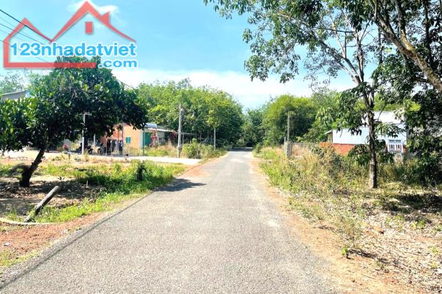 KẸT QUÁ!!! BÁN MẢNH ĐẤT NHÀ GÓC 2 MẶT TIỀN 1675M2 NGAY CHỢ MINH LẬP CHƠN THÀNH ĐÚNG 190TR - 1