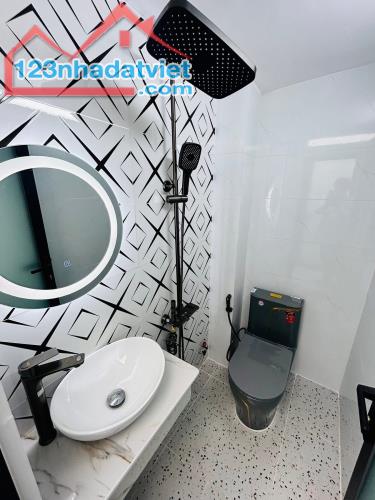 Nhà hẻm 5m, cho thuê 14 triệu- 2,45tỷ/ 56m2. Lê Đại Hành, phường 11, Quận 11. Sổ sẵn