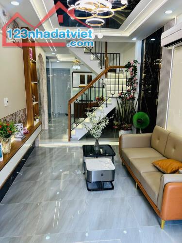Nhà hẻm 5m, cho thuê 14 triệu- 2,45tỷ/ 56m2. Lê Đại Hành, phường 11, Quận 11. Sổ sẵn - 2