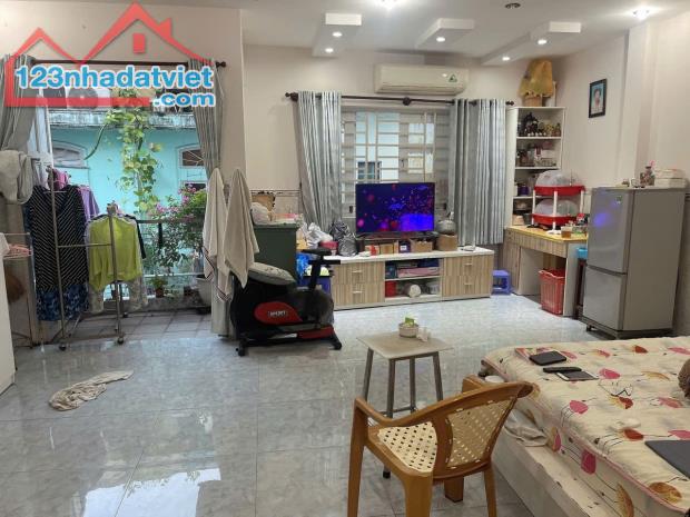 100m², 5 tầng, đường Lê Hồng Phong, Quận 10, giá chỉ 12.5 tỷ”