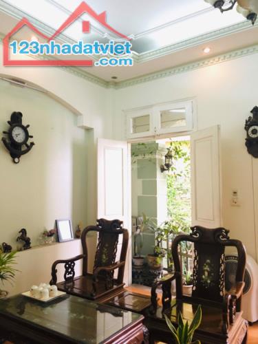Cho thuê nhà riêng trong ngõ Cầu Giấy, 4 tầng, 3 ngủ, cách mặt đường ô tô 30m. Giá thuê - 1