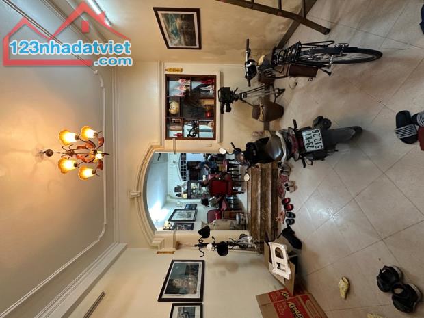 Nhà dân xây bề thế ngõ 23 Bồ Đề, gần sát hồ điều hoà - 2