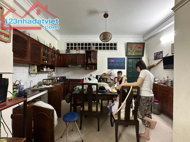 Nhà dân xây bề thế ngõ 23 Bồ Đề, gần sát hồ điều hoà - 3