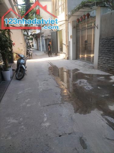 NÓNG, DÂN XÂY -NGÕ THÔNG RỘNG- GẦN PHỐ , TRUNG TÂM BA ĐÌNH      Dt 50m x 4t mt 4m giá 12.5 - 3