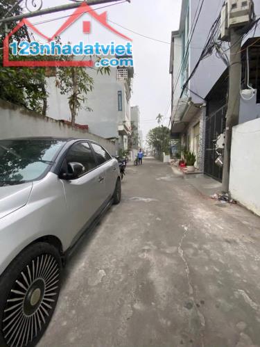 NHÀ 3 TÂNG - XÂY ĐỘC LẬP - CÓ SÂN CỔNG - ĐƯỜNG 5M Ô TÔ ĐỖ CỬA - ĐỒNG HOÀ - 5