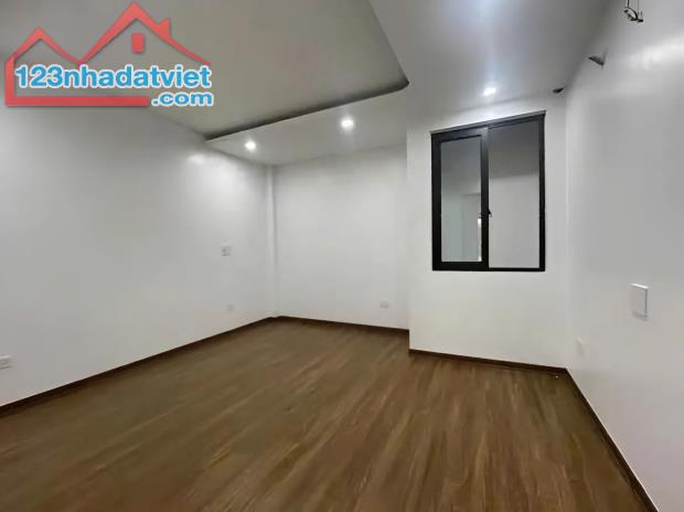 Siêu phẩm Hoàng Cầu, Đống Đa, 7 tầng thang máy mới xây ô tô đỗ cửa sát phố