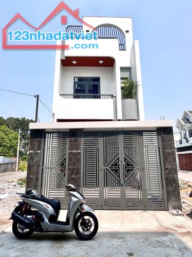 nhà lầu xây mới ngay cuối đường Đồng Khởi