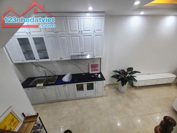 Bán gấp nhà rẻ đẹp ngõ 1194 đường Láng ngõ to gần ô tô 5T 35m MT 3.5m nở hậu full nội thất - 2