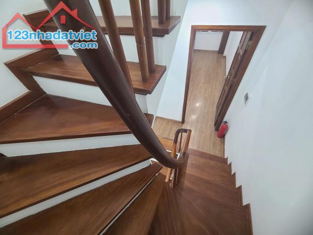 Bán gấp nhà rẻ đẹp ngõ 1194 đường Láng ngõ to gần ô tô 5T 35m MT 3.5m nở hậu full nội thất - 3