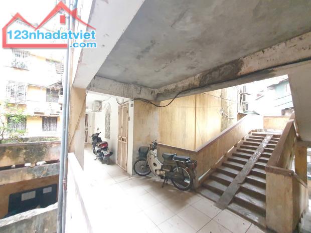 Bán Căn Hộ Tân Mai 65M - T2 Giá 3,15 Tỷ. 2 thoáng, sân để xe, 2PN - 3