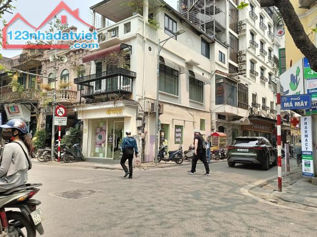 Bán gấp nhà mặt phố mã mây 140m2, mt6m, giá 129,6 sổ vuông hàng hiếm