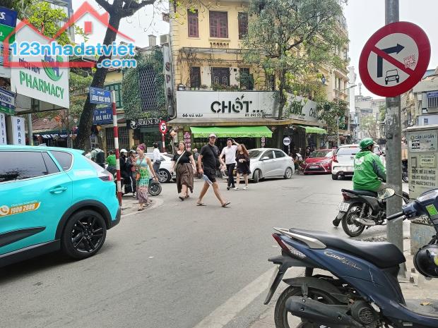Bán gấp nhà mặt phố mã mây 140m2, mt6m, giá 129,6 sổ vuông hàng hiếm - 1