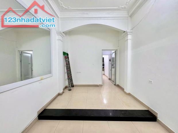Siêu đẹp Bạch Mai: sổ 36mx4 tầng ngõ nông rộng thoáng, giá 5.55 tỷ.
