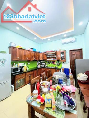 BÁN SIÊU MẪU NGỌC THỤY DT70m- 4 Tầng-MT3.93m- Giá Chào 15.279 tỷ - 3
