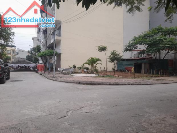 ĐẤT ĐẤU GIÁ ĐỒNG MAI LÔ GÓC ĐƯỜNG THÔNG 2ÔTÔ TRÁNH