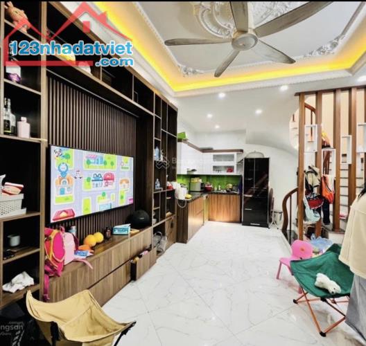 CẦN BÁN GẤP NHÀ 5 TẦNG CẦU GIẤY, NGÕ ĐẸP, Ở NGAY