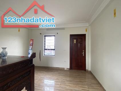 Cho thuê nhà nguyên căn ngõ 266 Nguyễn Văn Cừ, 34m2, 5 tầng - 1