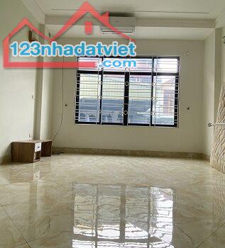 Cho thuê nhà nguyên căn ngõ 266 Nguyễn Văn Cừ, 34m2, 5 tầng - 2