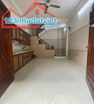 Cho thuê nhà nguyên căn ngõ 266 Nguyễn Văn Cừ, 34m2, 5 tầng - 4