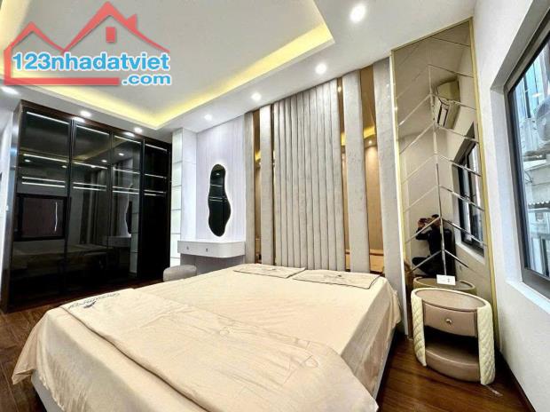 NHÀ ĐẸP KHƯƠNG TRUNG - GẦN ĐẦM HỒNG DT 30m2 5 tầng MT 3.5m Giá 6.65 tỷ - 1