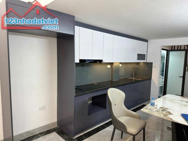 NHÀ ĐẸP KHƯƠNG TRUNG - GẦN ĐẦM HỒNG DT 30m2 5 tầng MT 3.5m Giá 6.65 tỷ - 3
