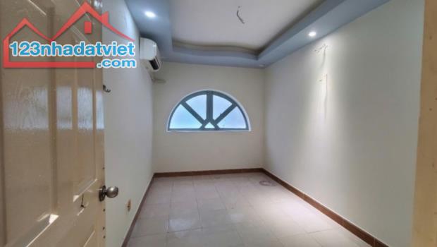 Đ. Hoàng Hoa Thám, lối vào nhà ga T3, 54m², 4 tầng, ST - 3