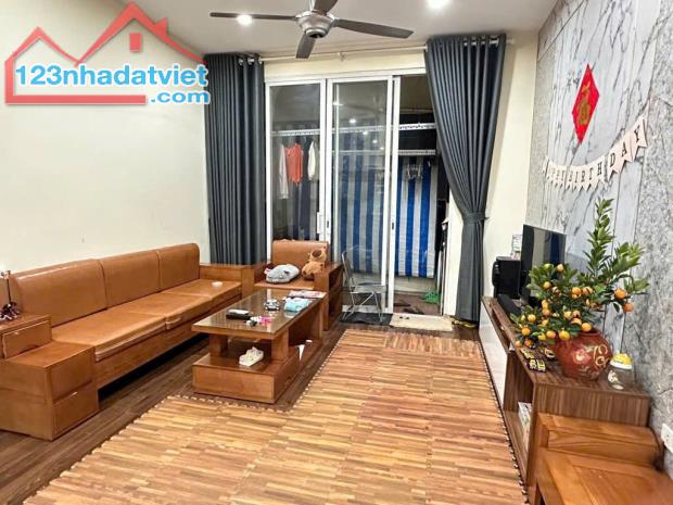 BÁN NHÀ XA LA  HÀ ĐÔNG- Ô TÔ DỪNG ĐỖ NGÀY ĐÊM - CHỦ  ĐỂ LẠI TOÀN BỘ NỘI THẤT, NHỈNH 4 TỶ - 2