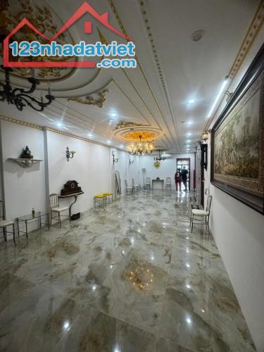 Nhà Đẹp Mặt Phố Kinh Doanh Đại Cồ Việt , Hai Bà Trưng 195m, 9 tầng, mt 6.8m, giá 155 tỷ.